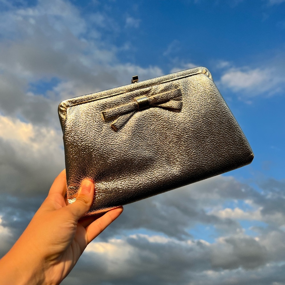 Metallic vintage silver handbag with small chain handle